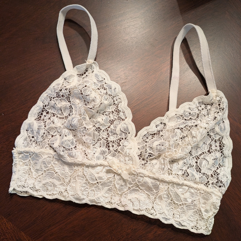 Elegant Lace Bralette in Cream